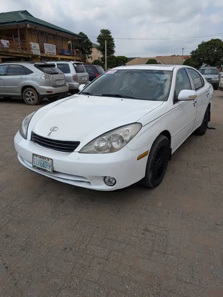 A picture of Lexus ES330
