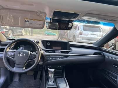 A picture of 2019 Lexus ES 350 FWD Mileage 41000 Trans Automatic Engine