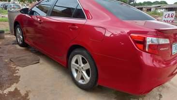 A picture of Toyota Camry se 2014 three months