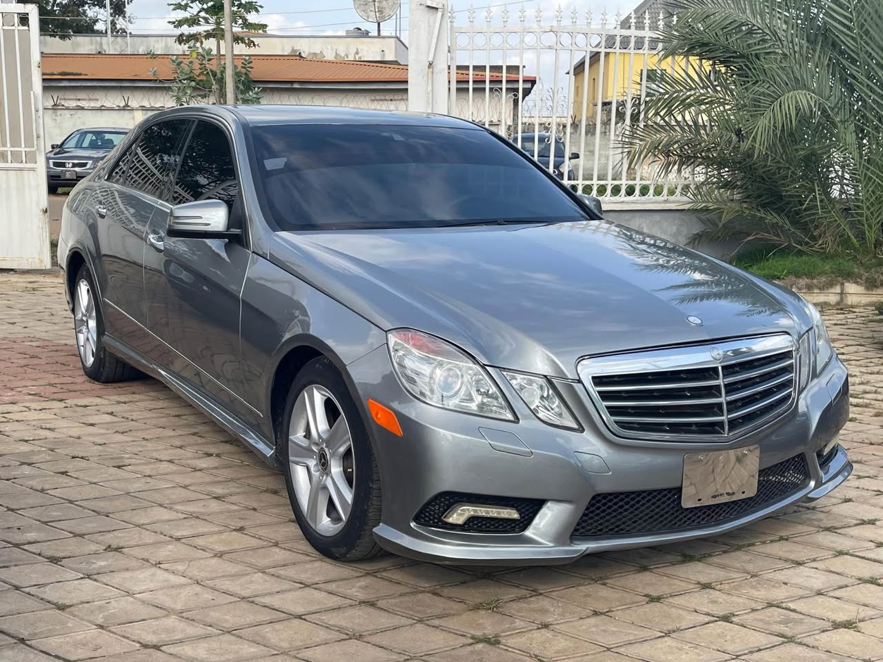 A picture of Belgium standard Mercedes E550 everything in Good condition nothing to