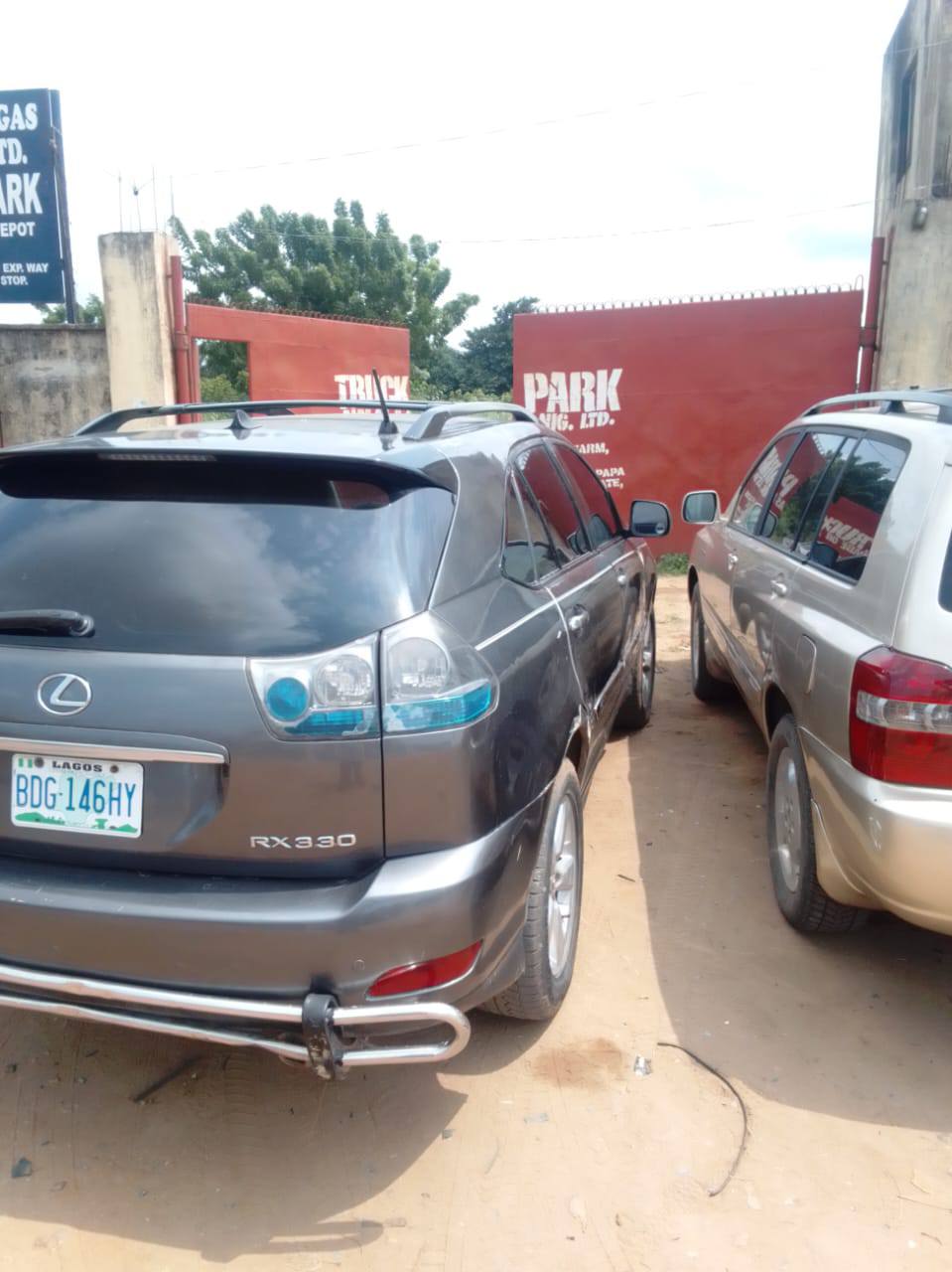 A picture of Toyota Lexus Rx 330