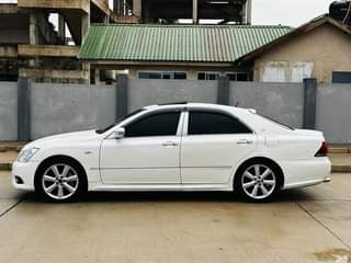 A picture of TOYOTA CROWN ATHLETE