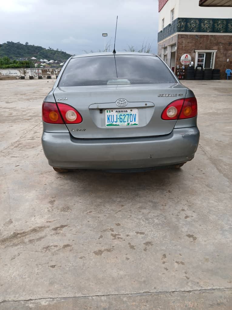 A picture of 2004 Corolla LE