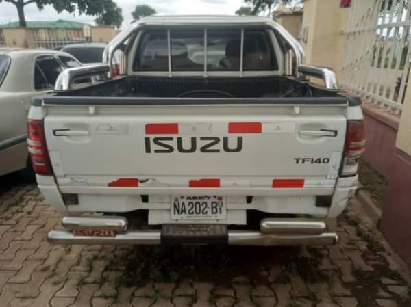 A picture of Super clean ISUZU pick up manual drive with auxiliary everything