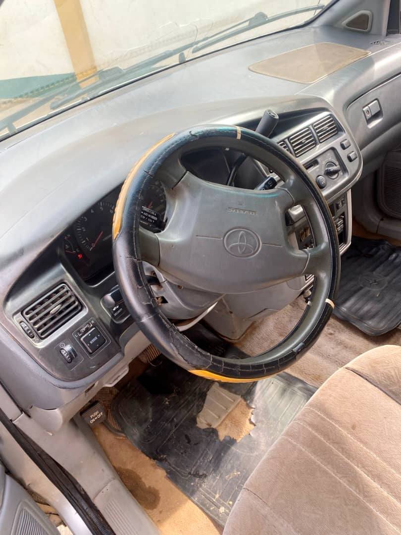 A picture of 2002 Toyota sienna