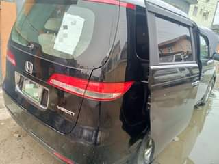 A picture of Honda Elysion 2003