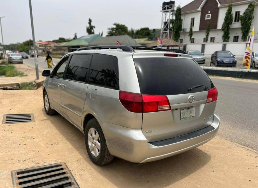 A picture of Toyota Sienna