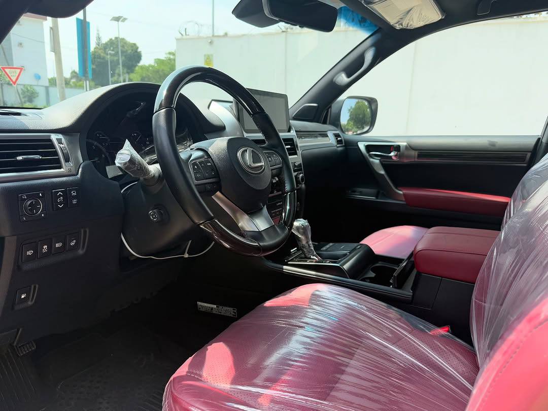 A picture of 2023 GX460