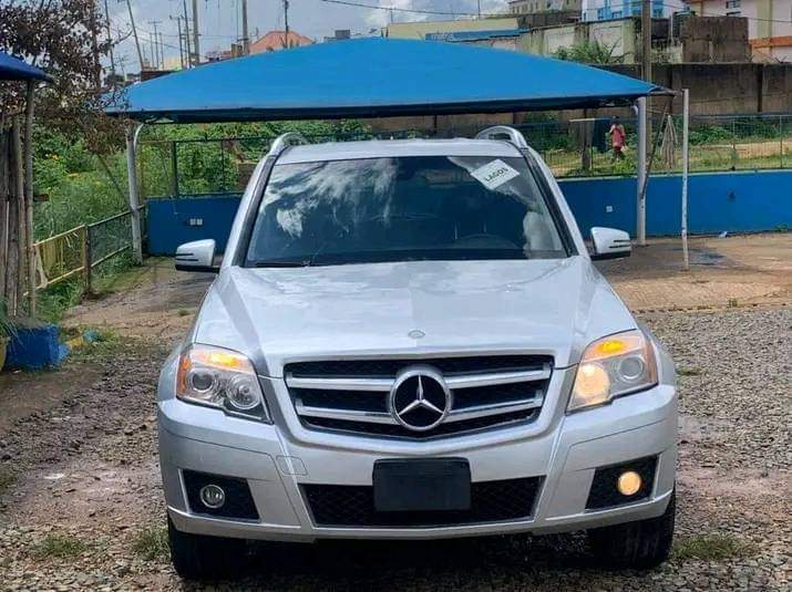 A picture of Your favorite Distress sales Mercedes Benz GLK 350 full 2011