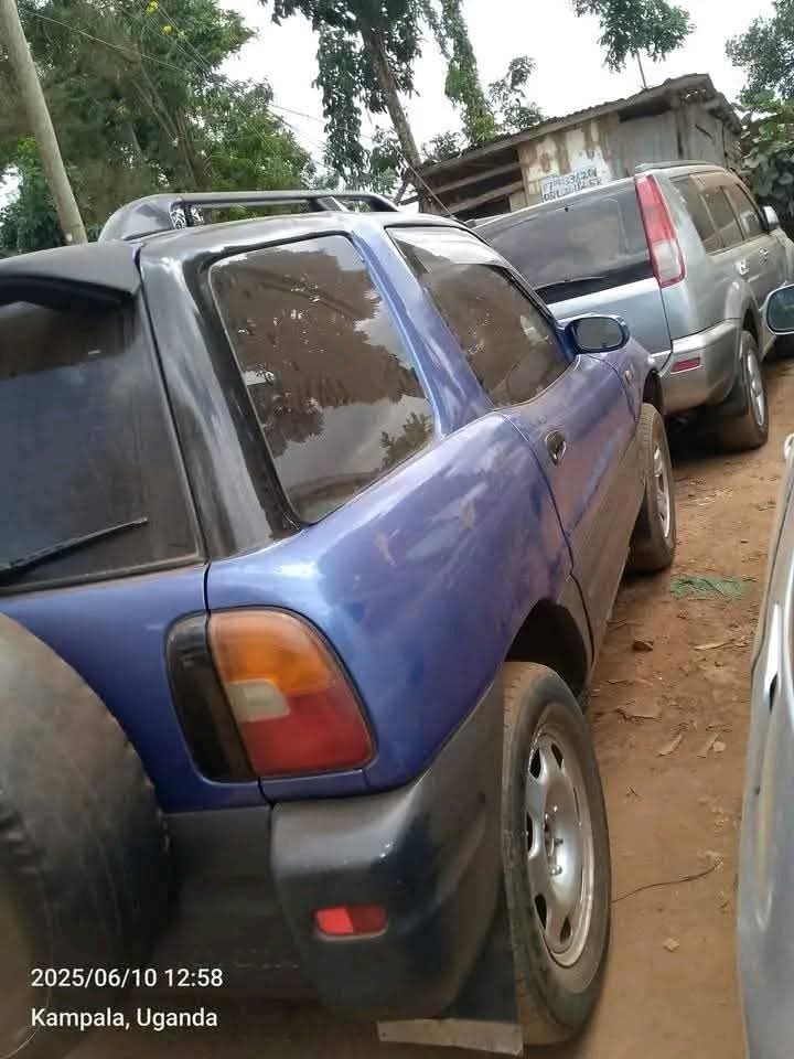 A picture of 2004 Toyota rav4