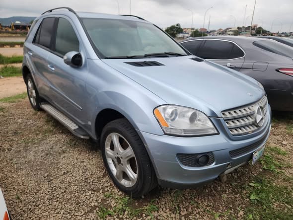 A picture of Mercedes Benz ML350 2008