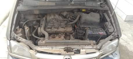 A picture of Toyota sienna 1999 2000 first model