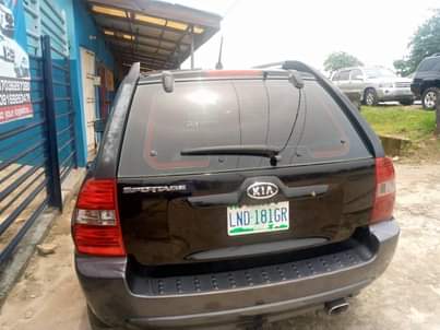 A picture of 06 Kia sportage Manuel Buying and drive First body Everything