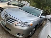 A picture of 010 Toyota Camry XLE