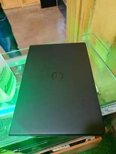 A picture of Dell laptop Intel celeron ram4gb disk 500gb