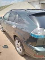 A picture of sharp Lexus 330 2005 model everything is working perfect Location