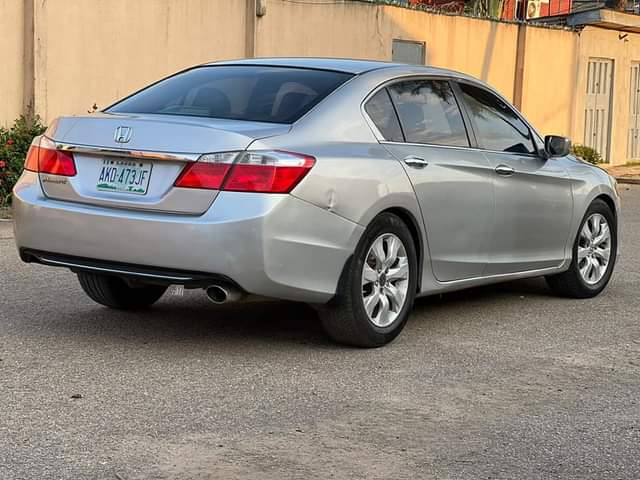 A picture of CLEAN USE HONDA 2014