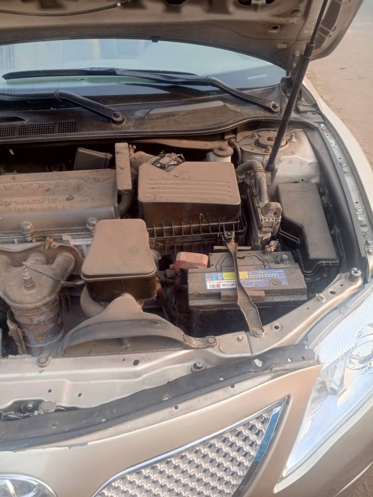A picture of Clean and untouched engine and gear box AC chilling distress