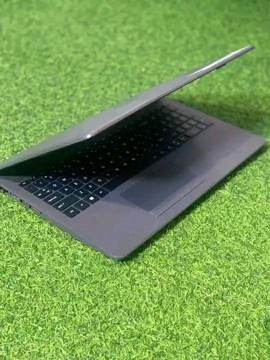 A picture of Hp 250 g7