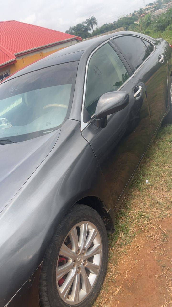 A picture of 2008 es 350