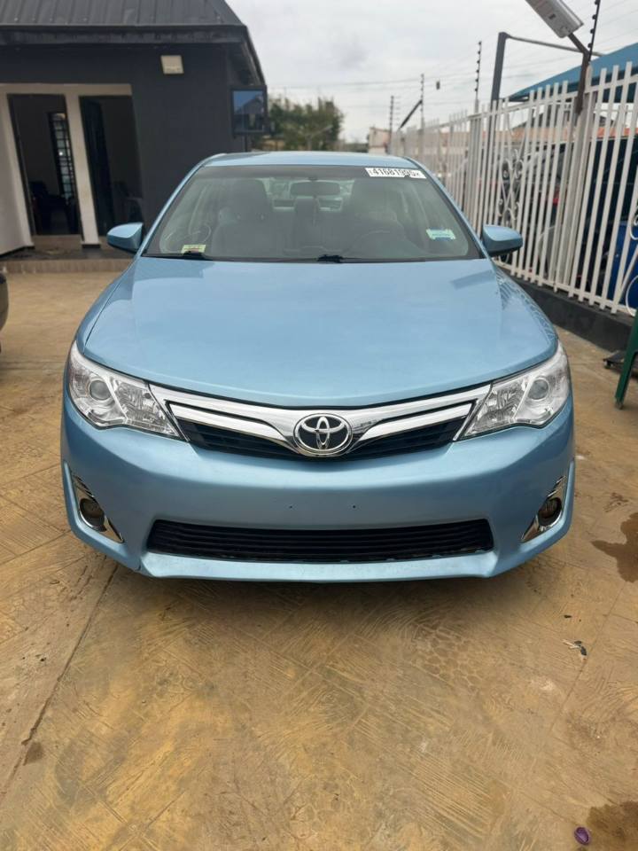 A picture of 2012 toks Toyota Camry LE