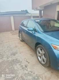 A picture of First body Toyota venza 2011 thumbstart with a very sound