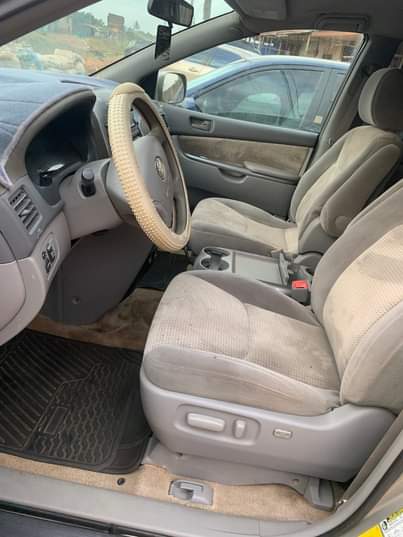 A picture of Super Clean Nigerian Used Toyota Sienna 06 Repainted Clean Fabric