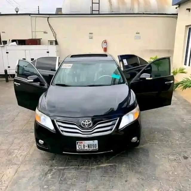 A picture of 2011 Toyota Camry XLE 20