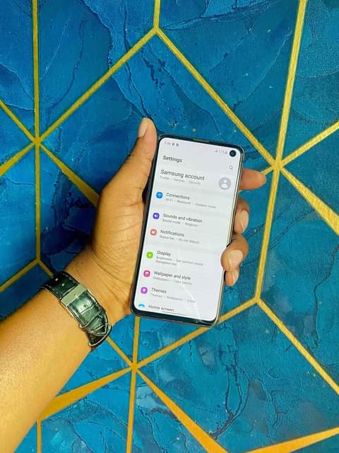 A picture of Samsung S10e 128GB