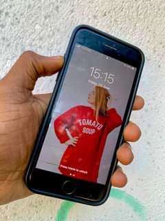 A picture of Iphone 7 plain OG