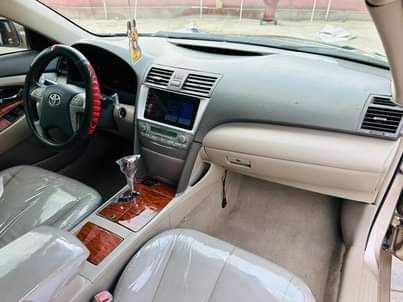 A picture of Awoof 2009 REGSITERED TOYOTA CAMRY XLE FULL OPTION Pristine Clean