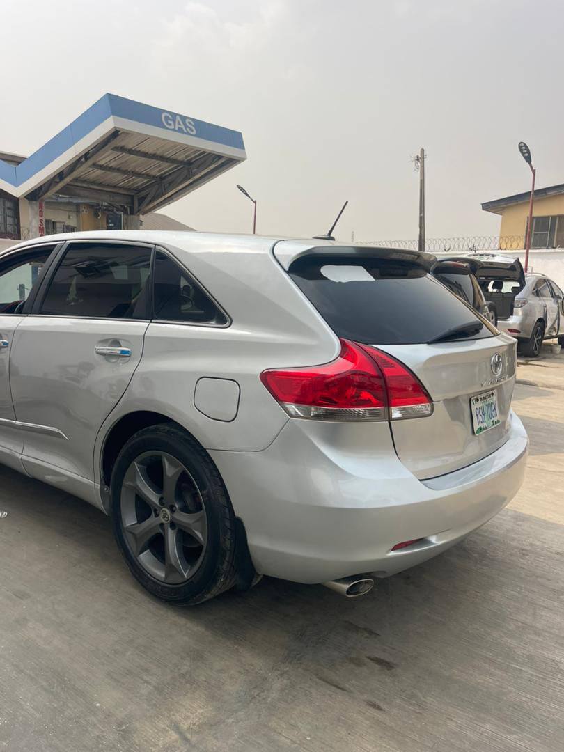 A picture of 2010 Toyota Venza Fullest Options