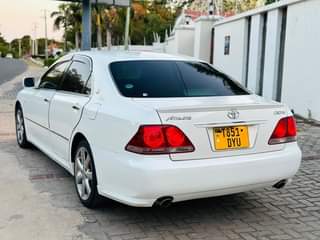 A picture of TOYOTA CROWN Year. 2004 Colour P WHITE Engine Cc 2490