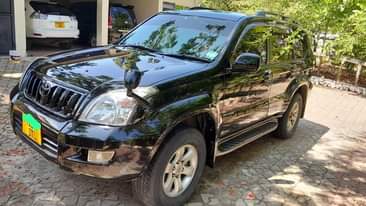 A picture of Toyota prado 120