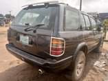 A picture of Nissan Pathfinder 2000 model