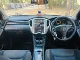 A picture of 2004 toyota kluger