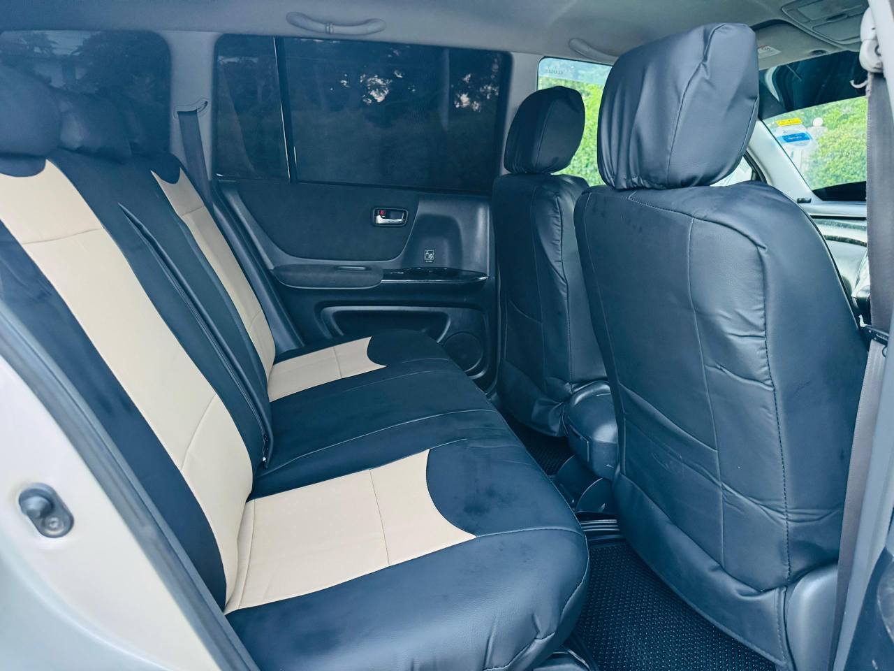 A picture of TOYOTA KLUGER