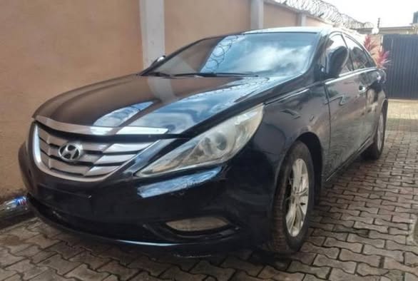 A picture of Abule E hyundai sonata 2012