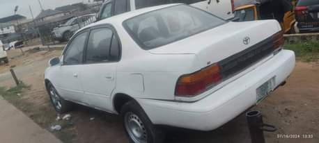 A picture of 1998 Toyoy Corolla Car