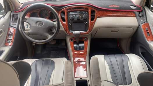 A picture of Raw first body 4 plug 3 seater Toyota Highlander untampered