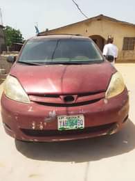 A picture of Clean 2006 Toyota sienna buy painted to ur teast everything