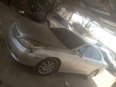 A picture of LEXUS ES330 GOING