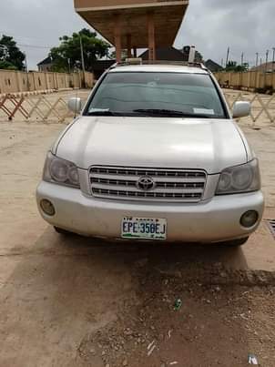 A picture of Toyota Highlander direct 04 neatly painted on first body pan