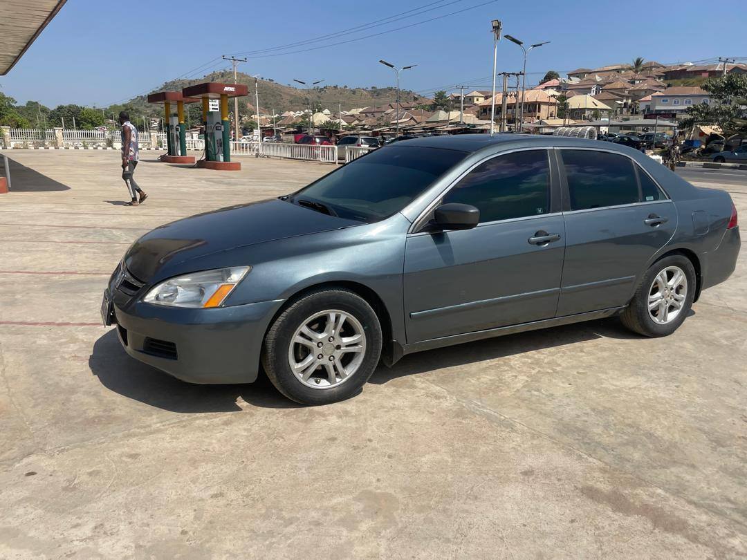 A picture of Clean 2007 Honda Accord DC with sound engine and gear
