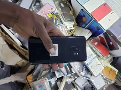 A picture of Samsung galaxy S9 Storage 64gbs 3gb ram 320 000 Call