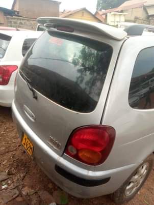 A picture of 2000 Toyota 2000 17