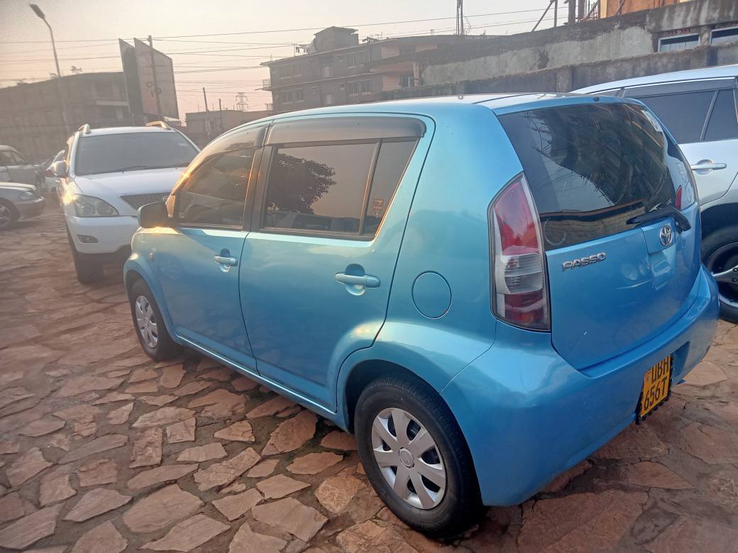 A picture of Toyota passo