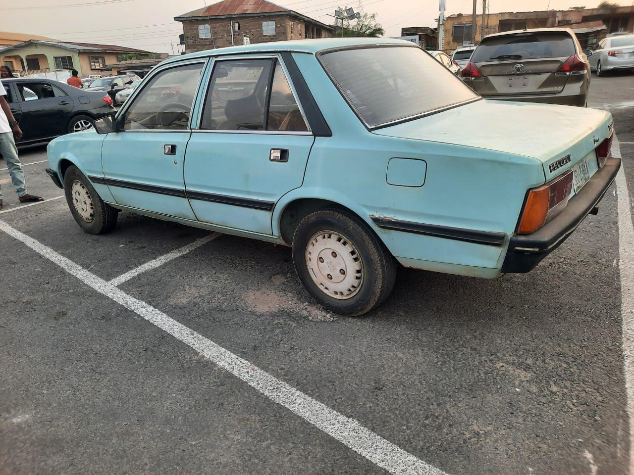 A picture of 1994 Peugeot car