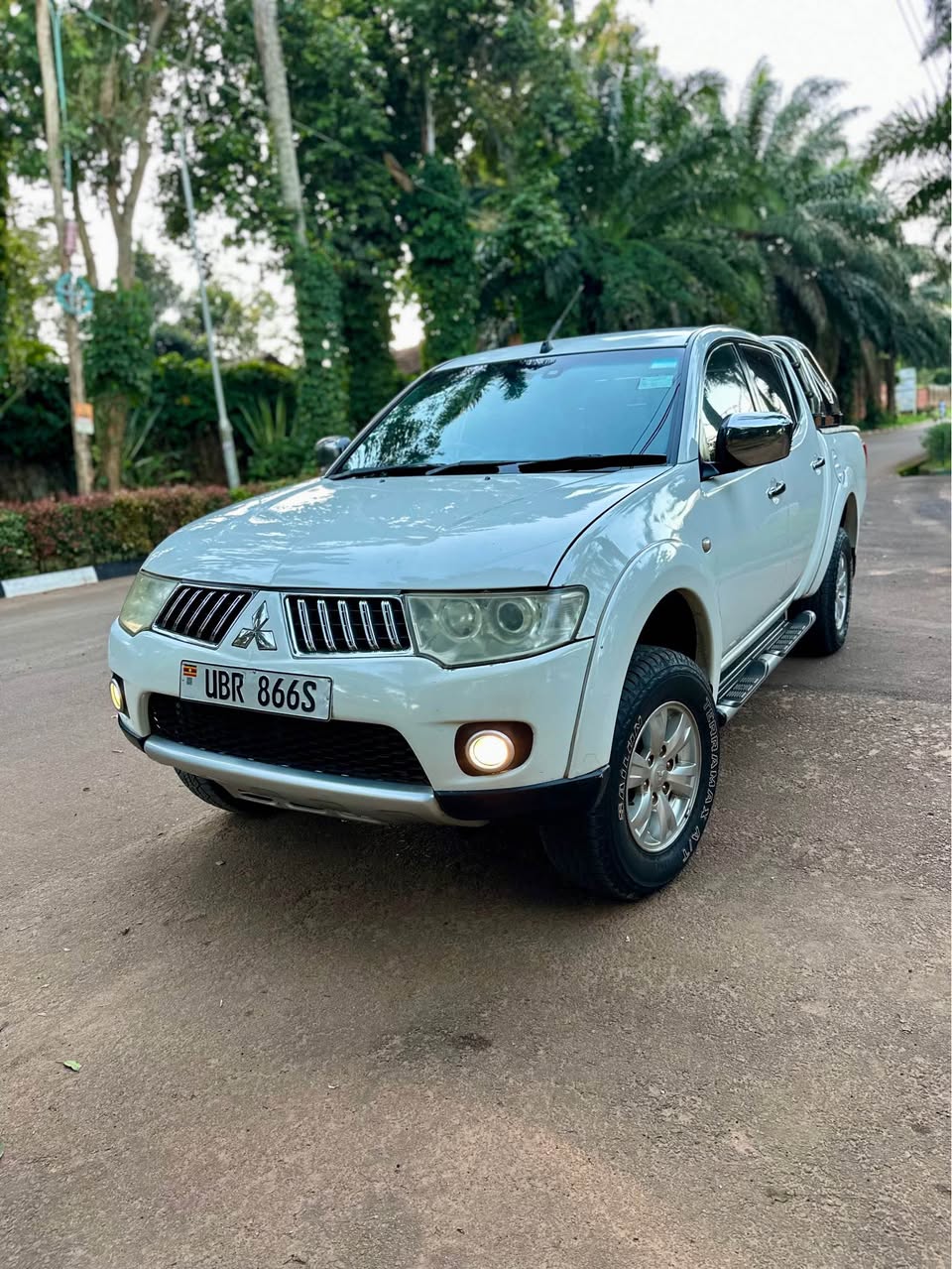A picture of Mitsubishi L200 Auto