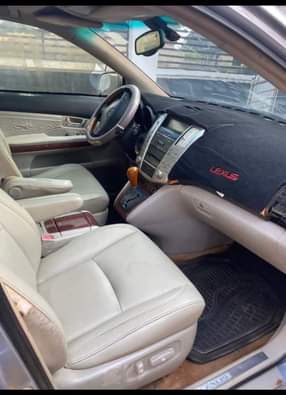 A picture of DISTRESS LAGOS DEALERS DEAL Lexus RX330 2004 It was parked